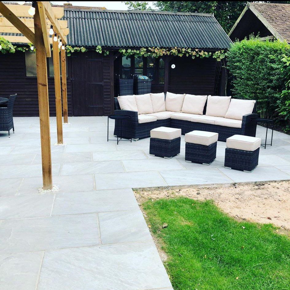 outside entertainment area - day